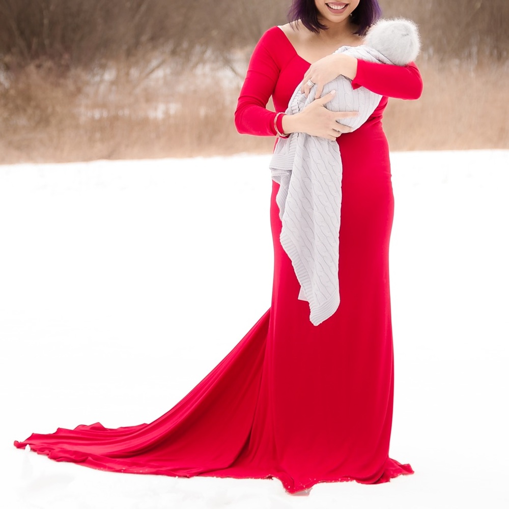 Long sleeve fitted maternity gown XS/S EUC. Used once in photo shoot.